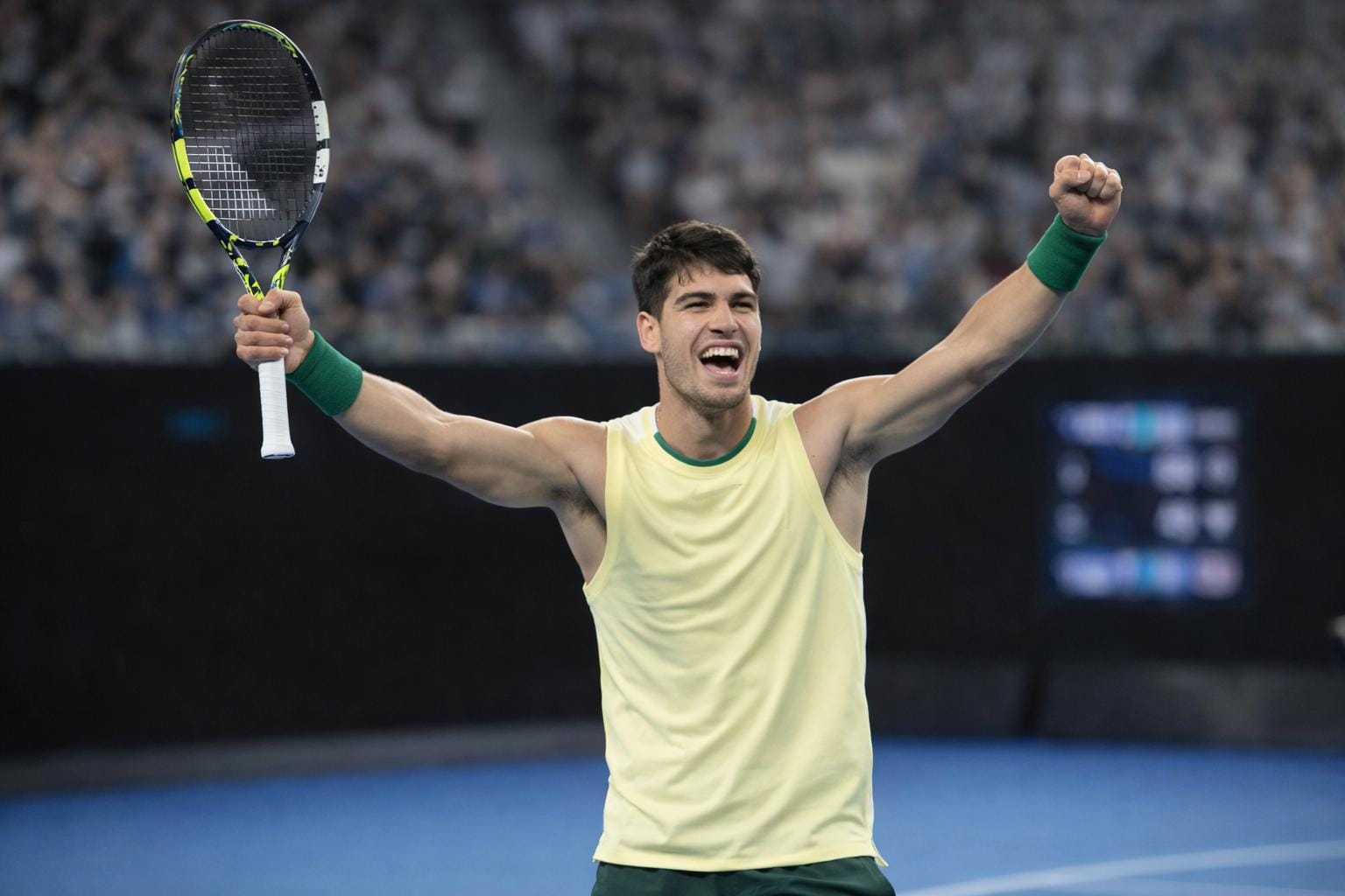 Алькарас вышел в финал Australian Open, обыграв Зверева в пяти сетах