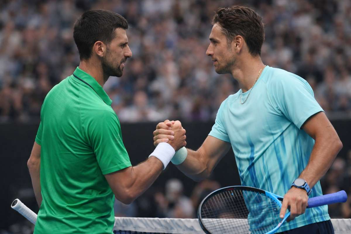 Джокович вышел в 1/2 финала Australian Open после двух снятий соперников подряд