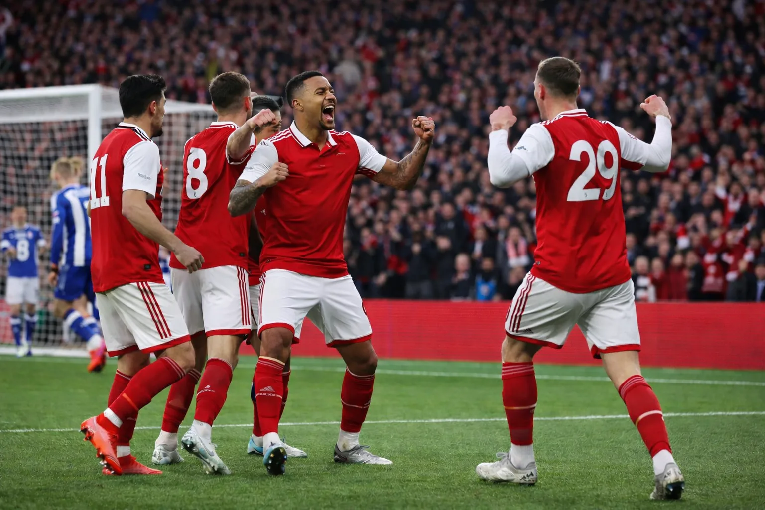 «Арсенал» в большинстве обыграл «Челси» в матче 28-го тура АПЛ