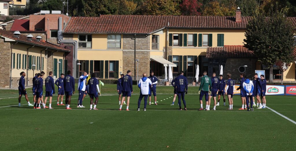 Сборная Италии готовится к стыковым матчам на базе в Коверчано. Источник: figc.it