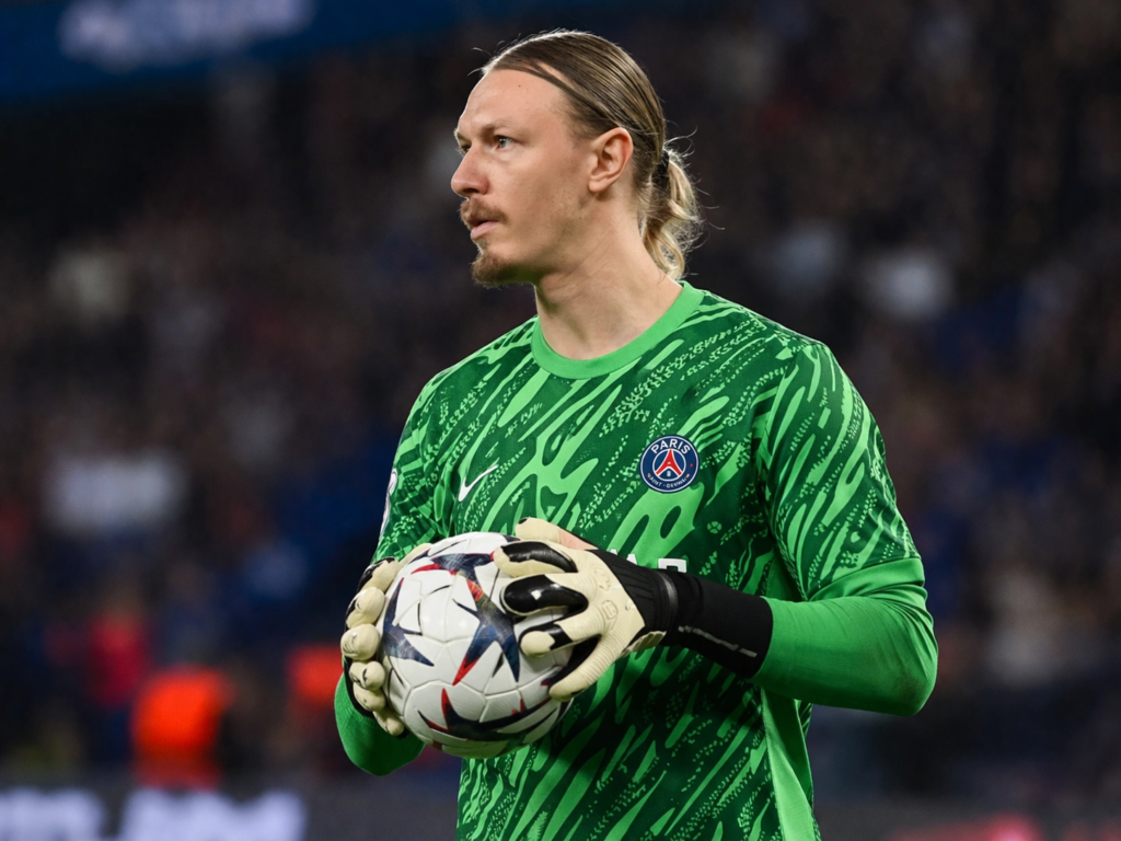 Сафонов — в стартовом составе «ПСЖ» на матч 1/4 финала ЛЧ с «Ливерпулем»