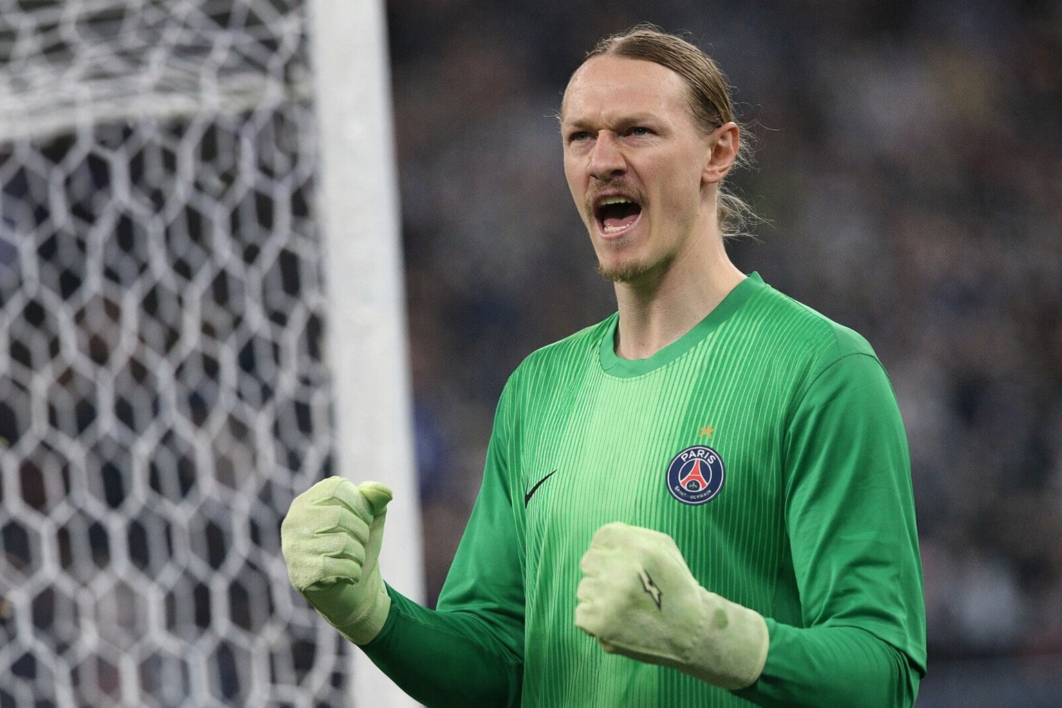 В «ПСЖ» восхитились игрой Сафонова в 1/4 финала Лиги чемпионов с «Ливерпулем»